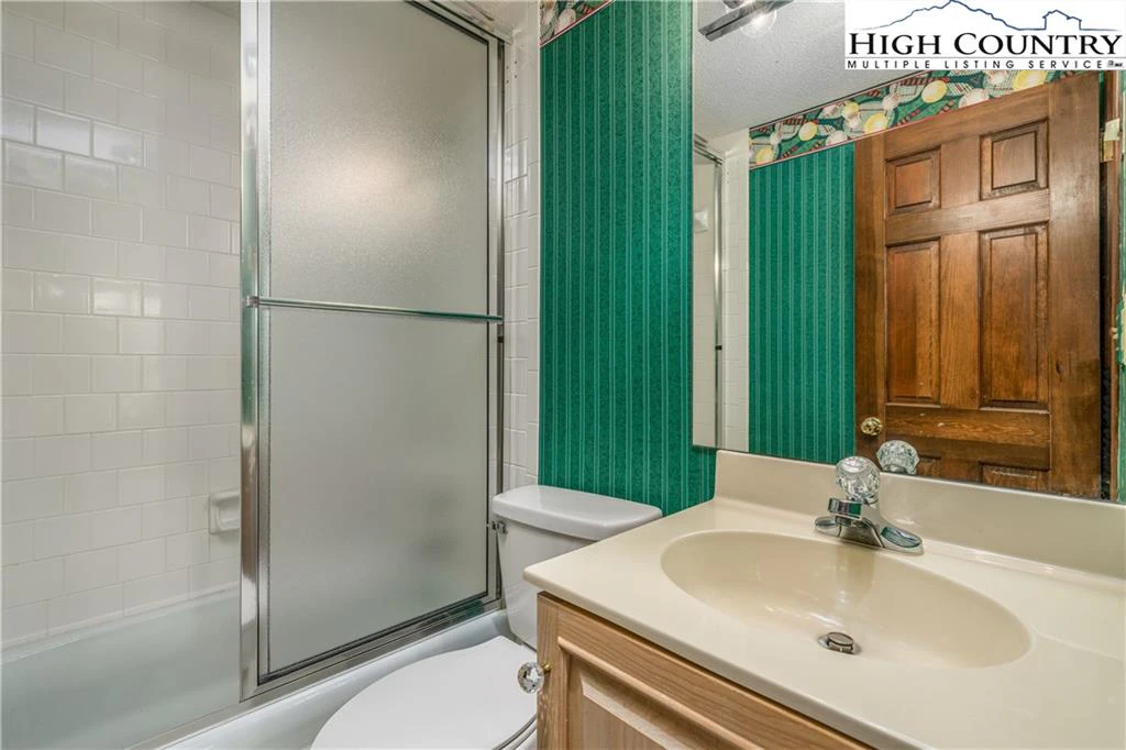Image number 4 for the current listing