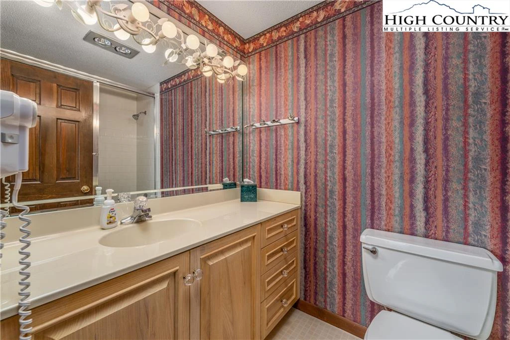 Image number 2 for the current listing