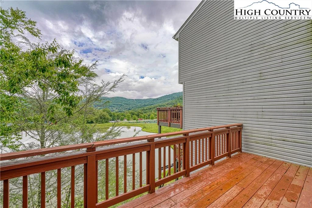 Image number 11 for the current listing
