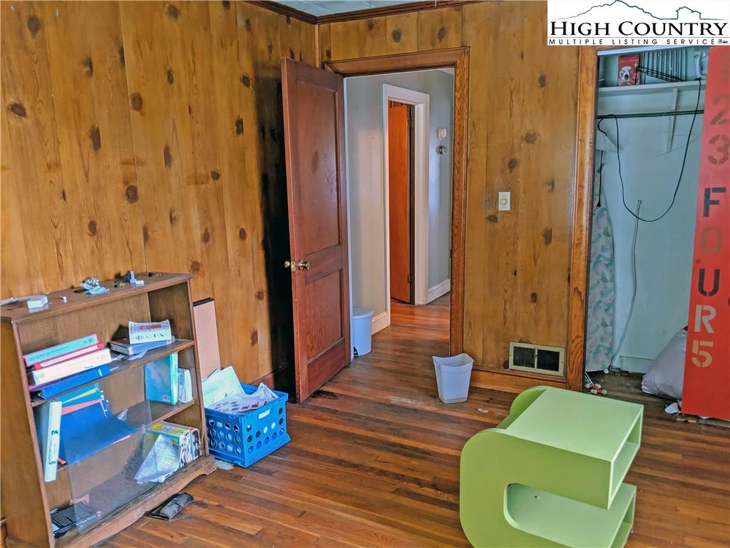 Image number 20 for the current listing