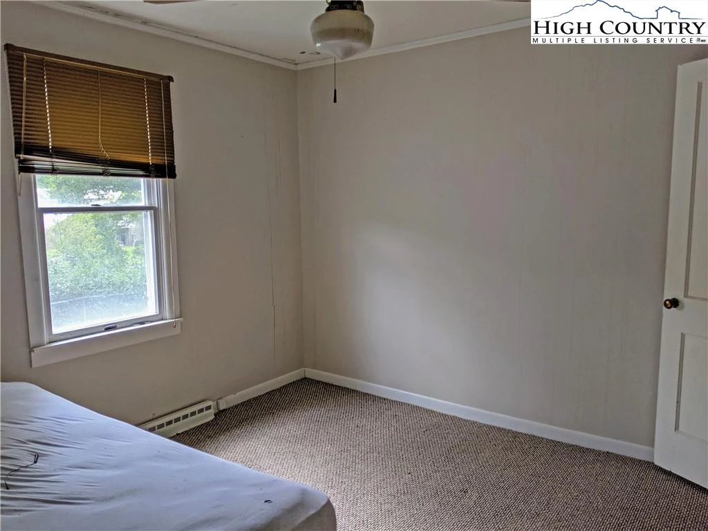 Image number 2 for the current listing