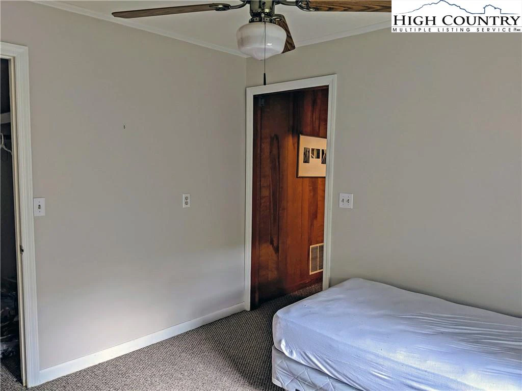 Image number 16 for the current listing