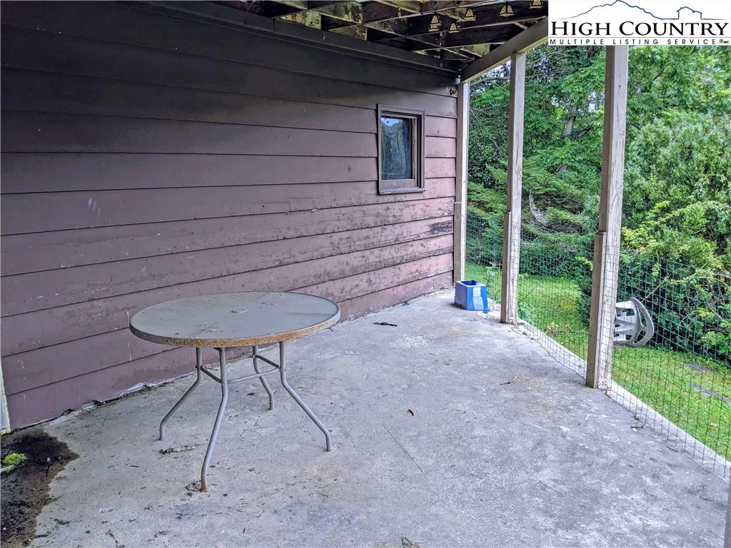 Image number 12 for the current listing