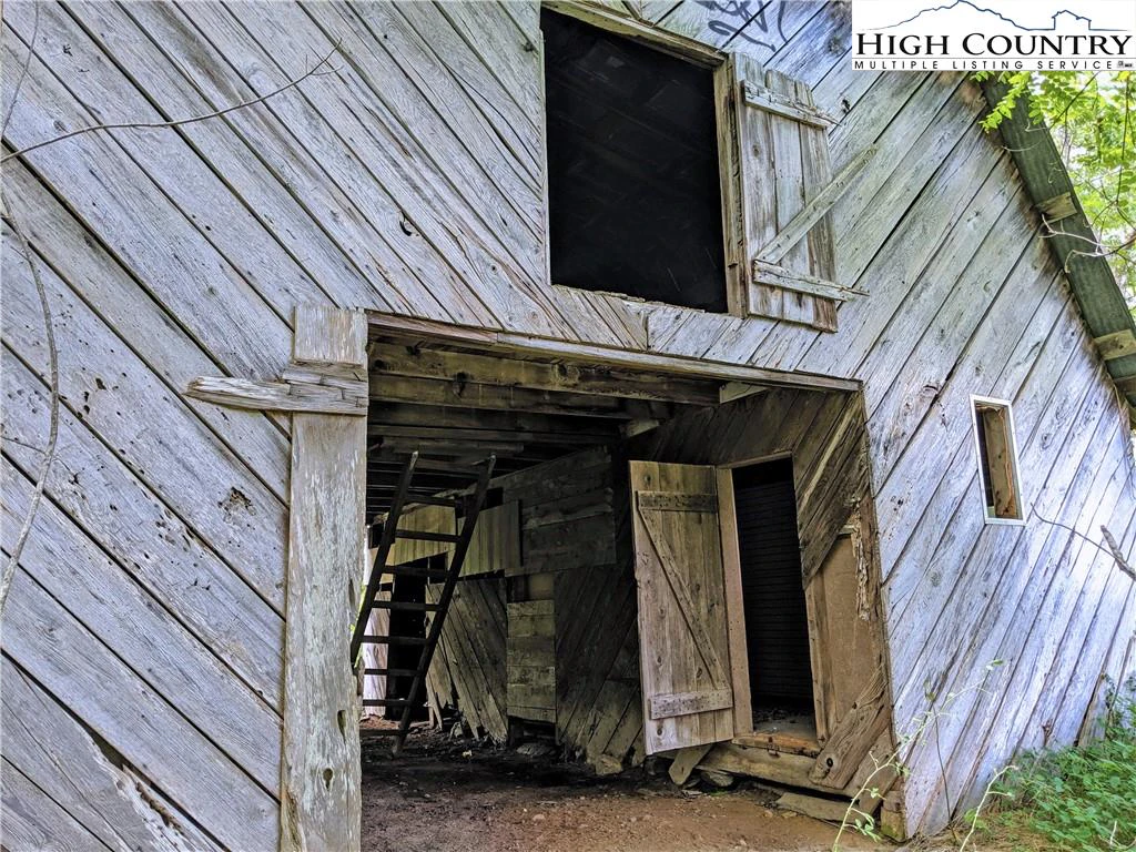 Image number 9 for the current listing
