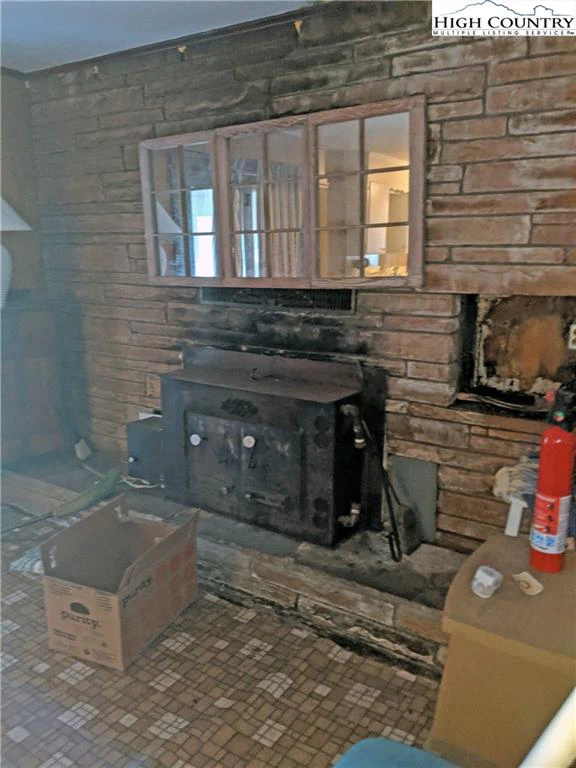 Image number 22 for the current listing
