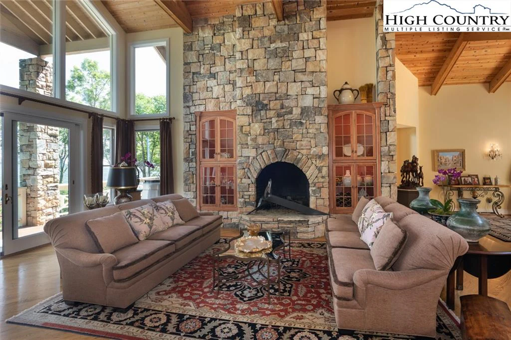 Image number 9 for the current listing