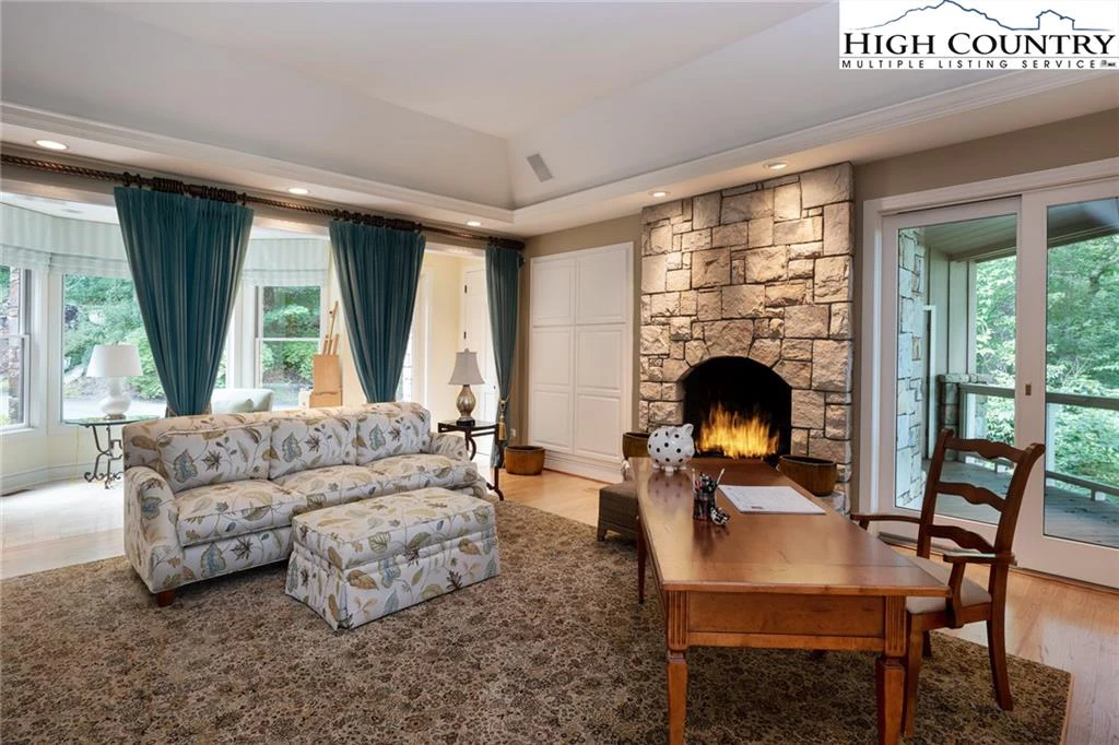 Image number 5 for the current listing