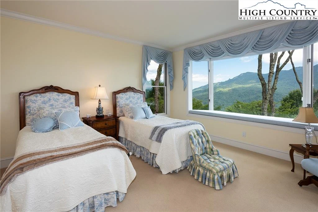Image number 21 for the current listing
