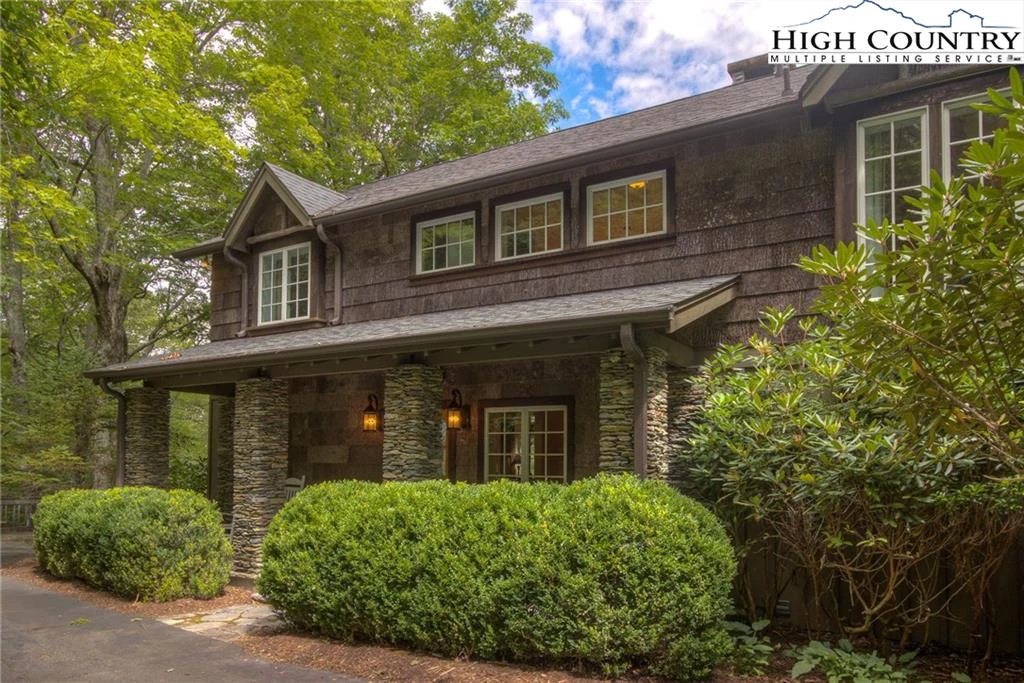 Image number 1 for the current listing