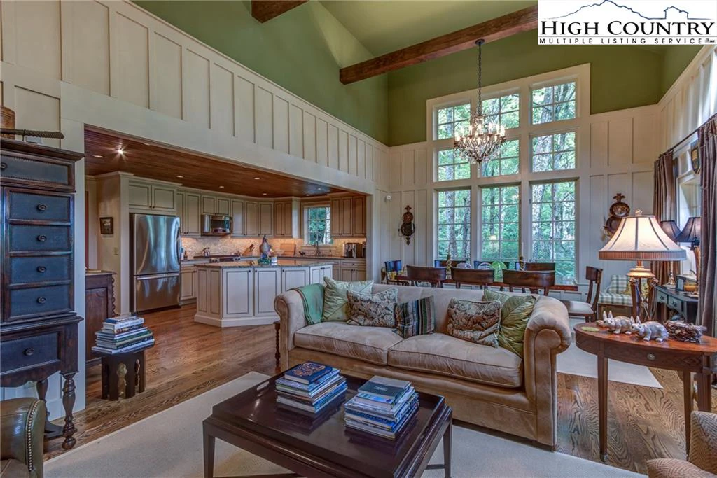 Image number 4 for the current listing