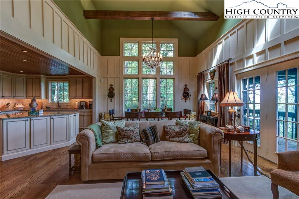 Image number 5 for the current listing