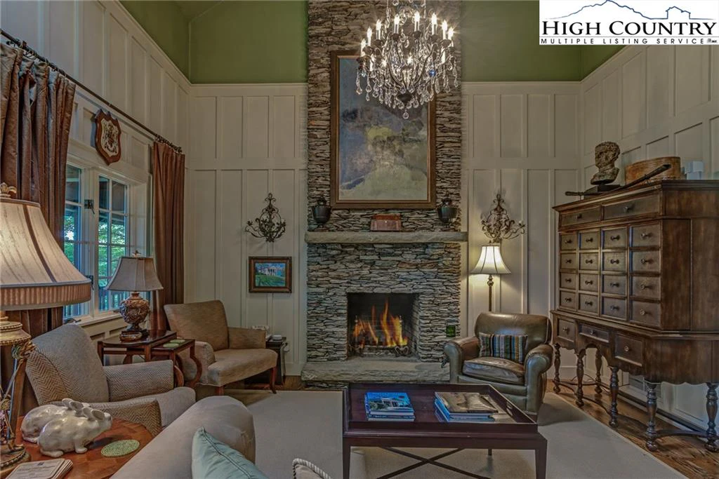 Image number 11 for the current listing