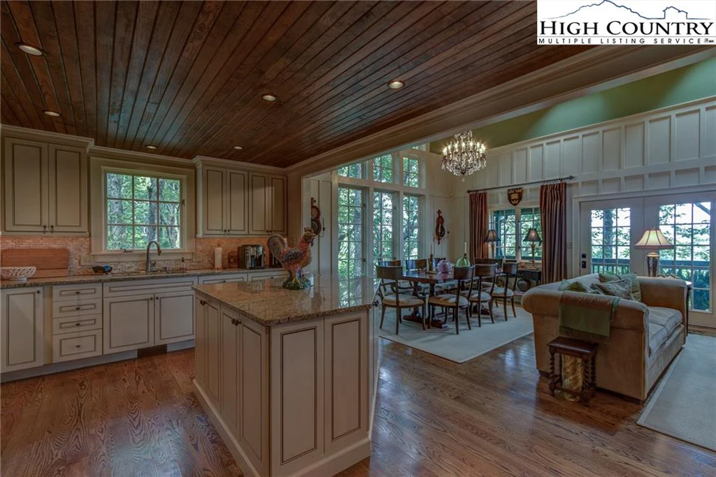 Image number 12 for the current listing