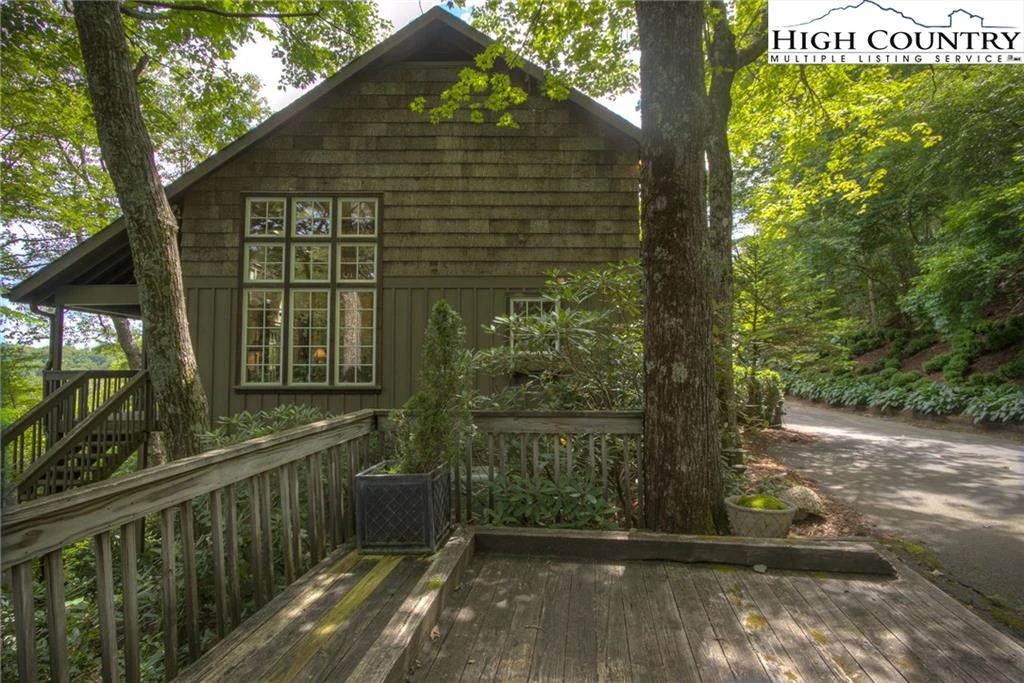 Image number 14 for the current listing