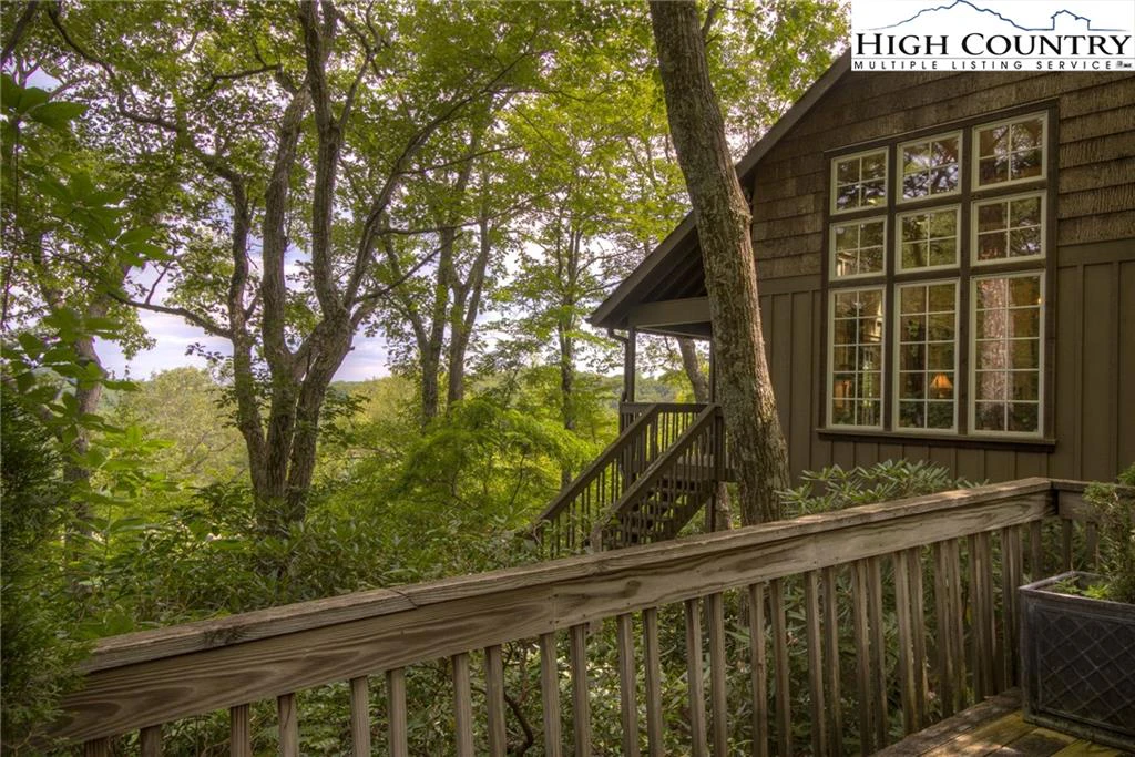Image number 15 for the current listing