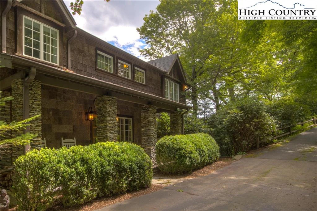 Image number 17 for the current listing