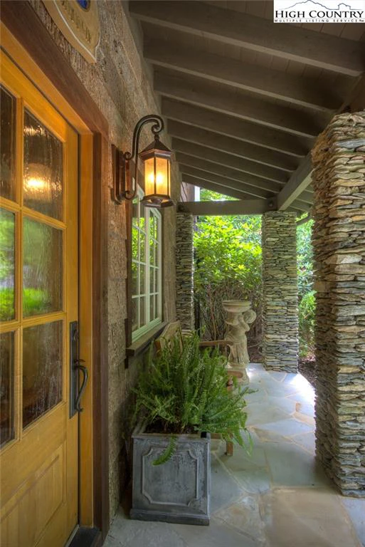 Image number 18 for the current listing
