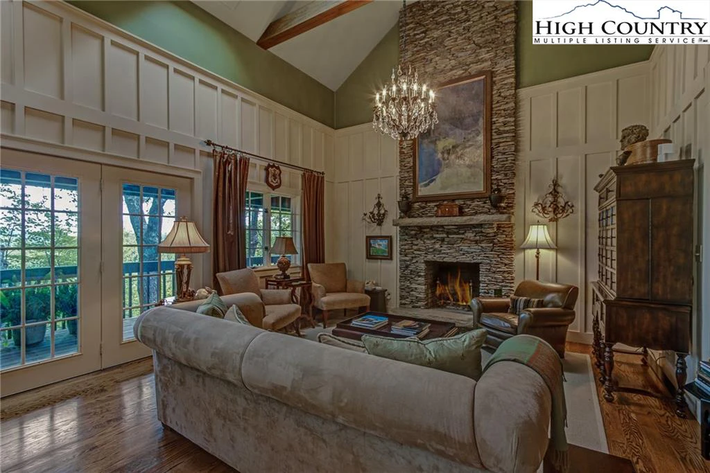 Image number 20 for the current listing