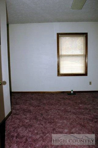 Image number 15 for the current listing