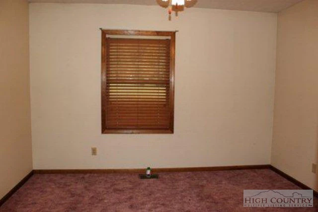 Image number 14 for the current listing