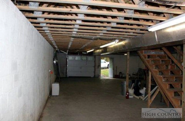 Image number 11 for the current listing