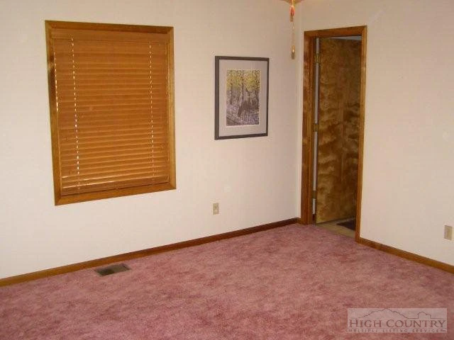 Image number 22 for the current listing