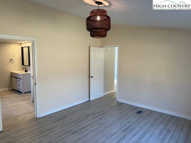 Image number 5 for the current listing