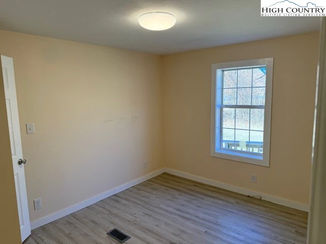 Image number 9 for the current listing