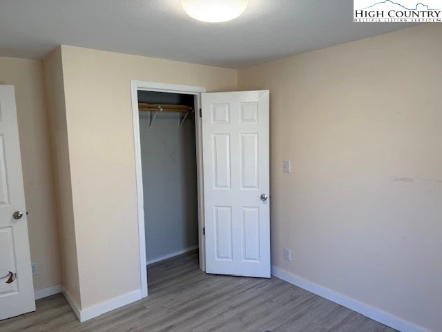 Image number 2 for the current listing