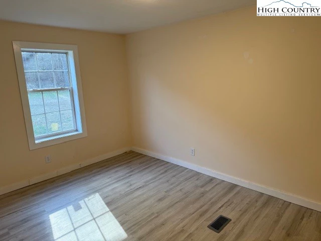 Image number 11 for the current listing