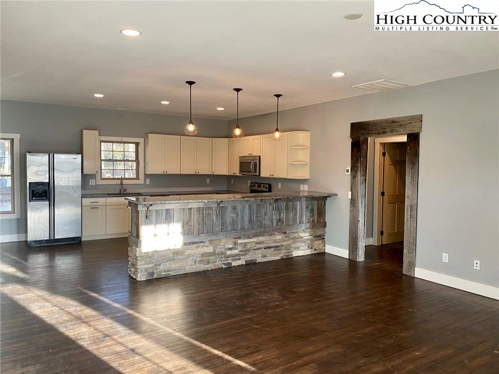 Image number 5 for the current listing