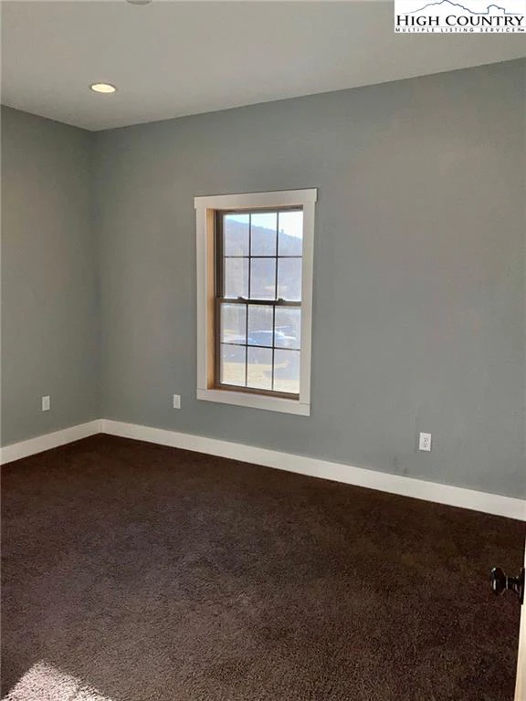 Image number 9 for the current listing