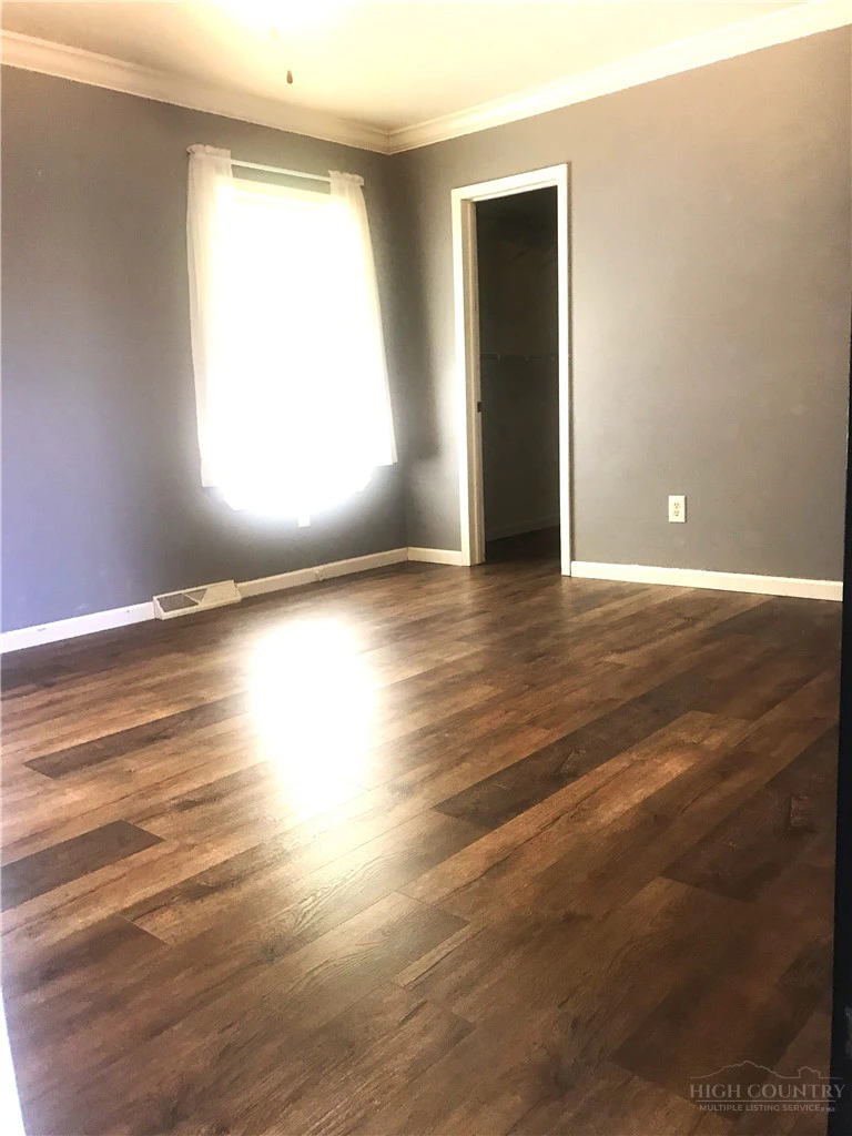 Image number 20 for the current listing