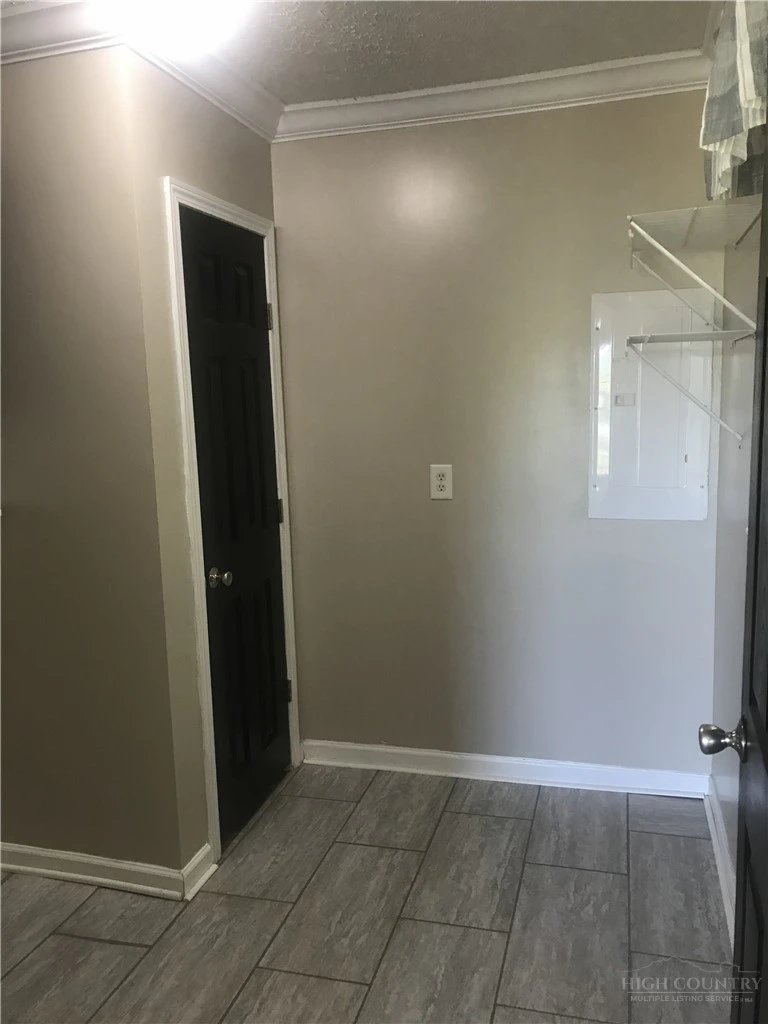 Image number 13 for the current listing