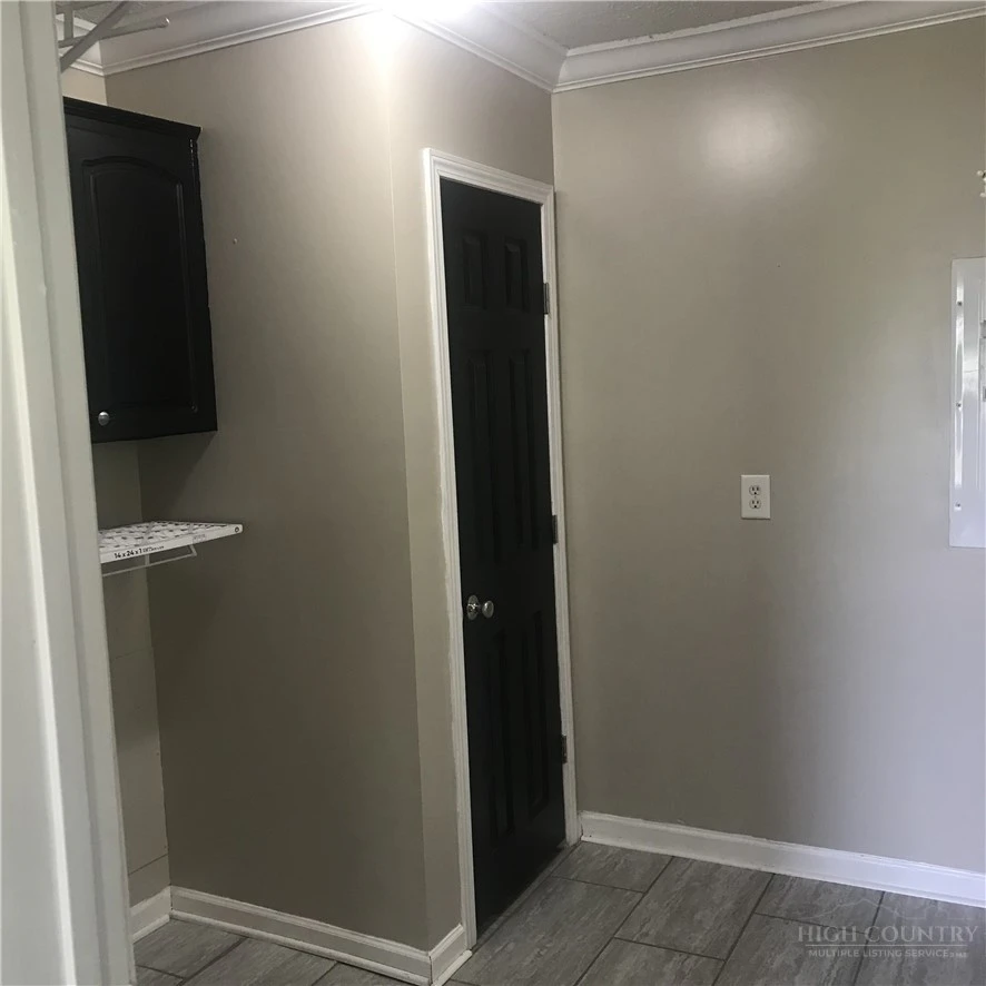 Image number 14 for the current listing