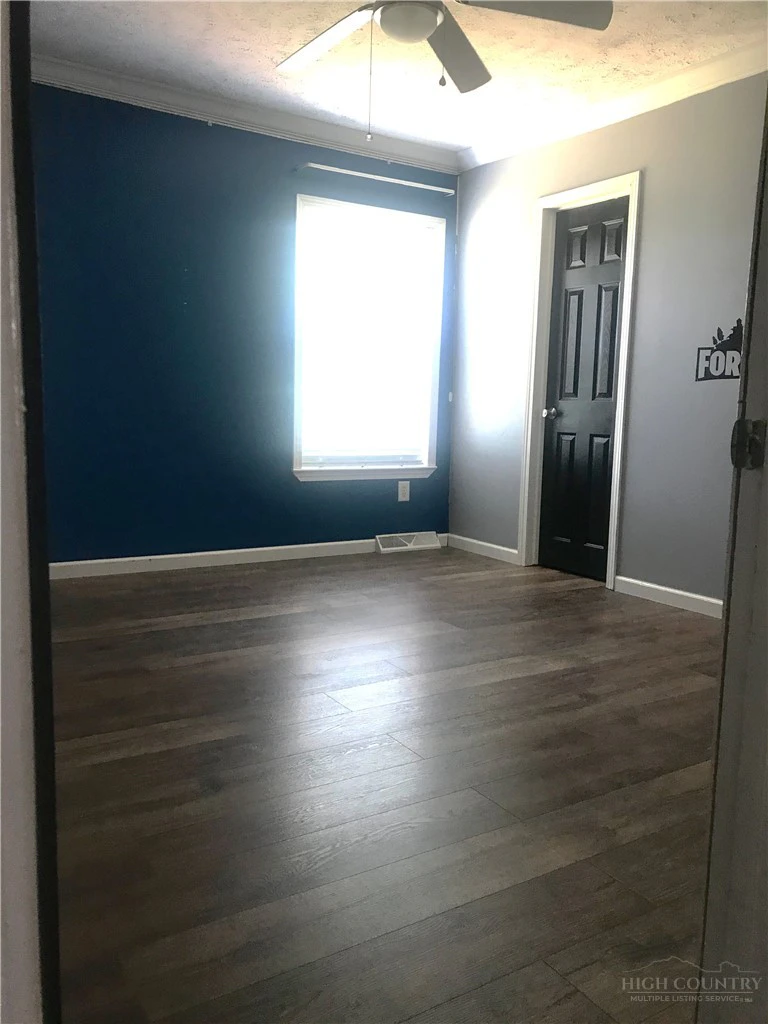 Image number 2 for the current listing