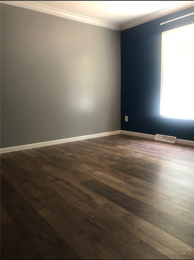 Image number 16 for the current listing