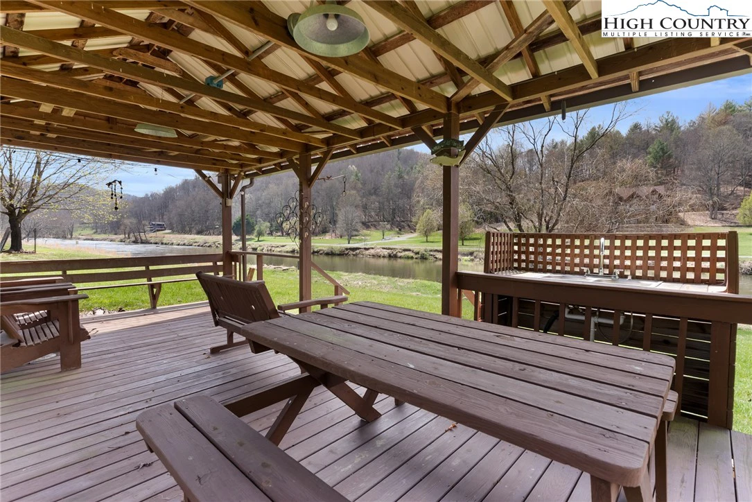 Image number 13 for the current listing