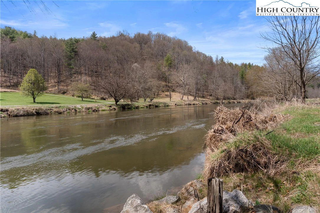 Image number 15 for the current listing