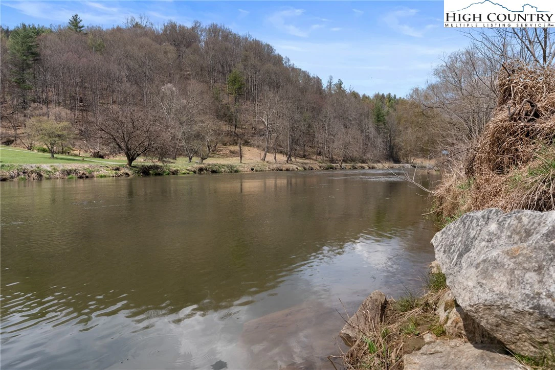 Image number 17 for the current listing