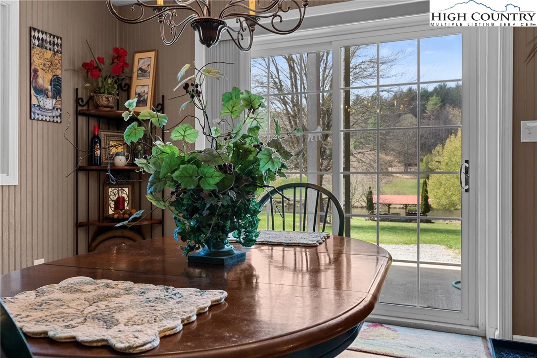 Image number 4 for the current listing