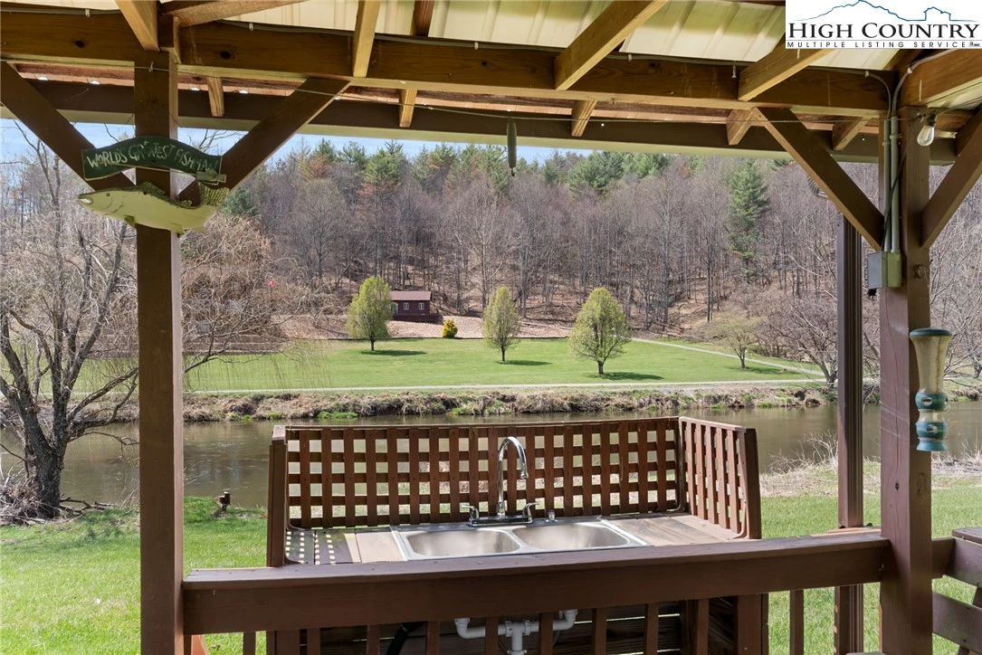 Image number 12 for the current listing