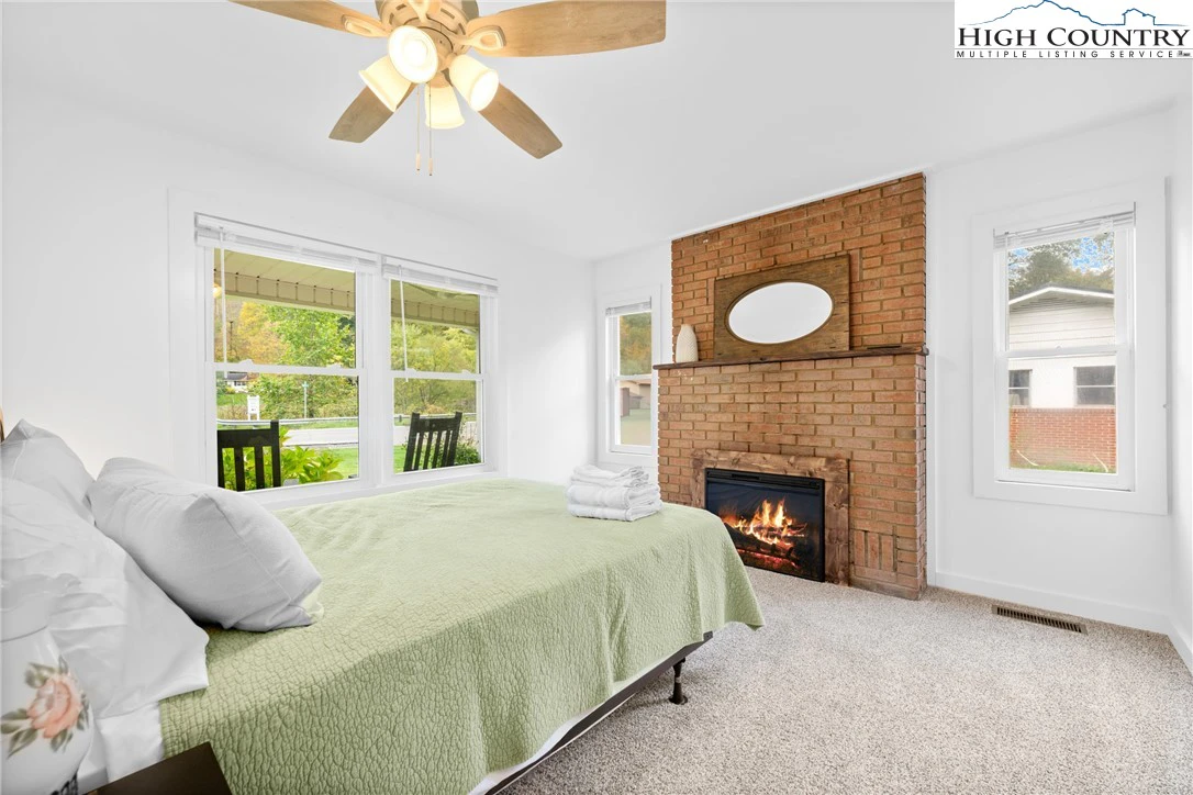 Image number 1 for the current listing