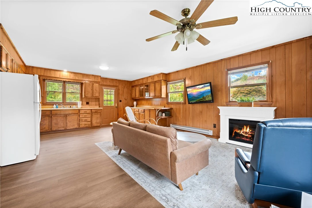 Image number 7 for the current listing