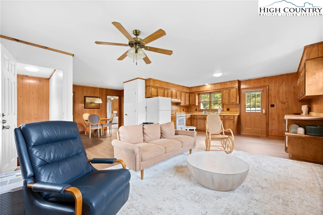 Image number 8 for the current listing