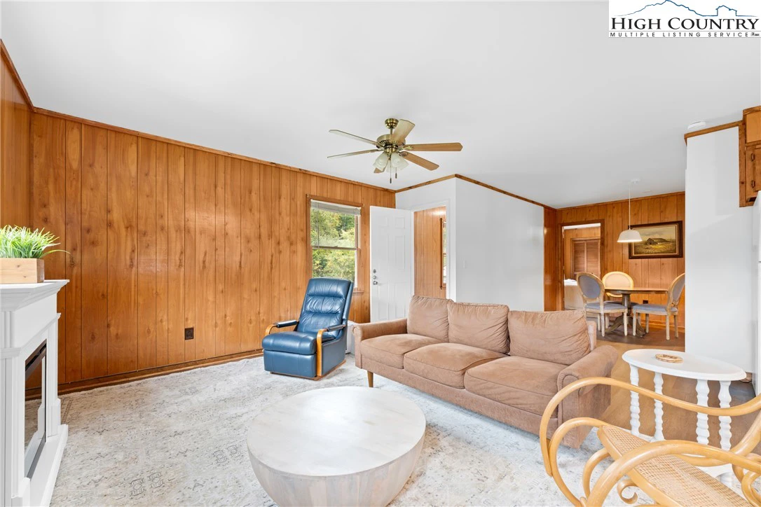 Image number 9 for the current listing