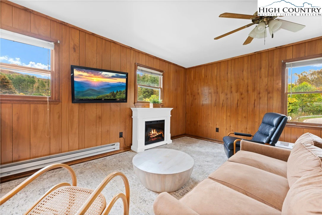 Image number 10 for the current listing