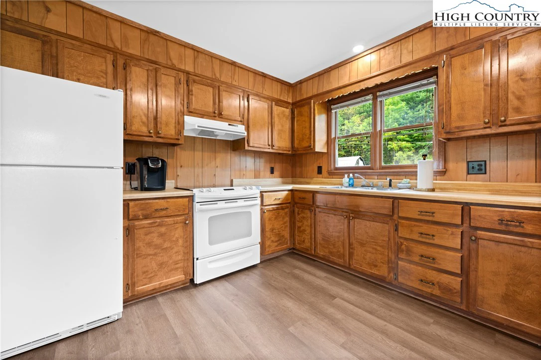 Image number 11 for the current listing