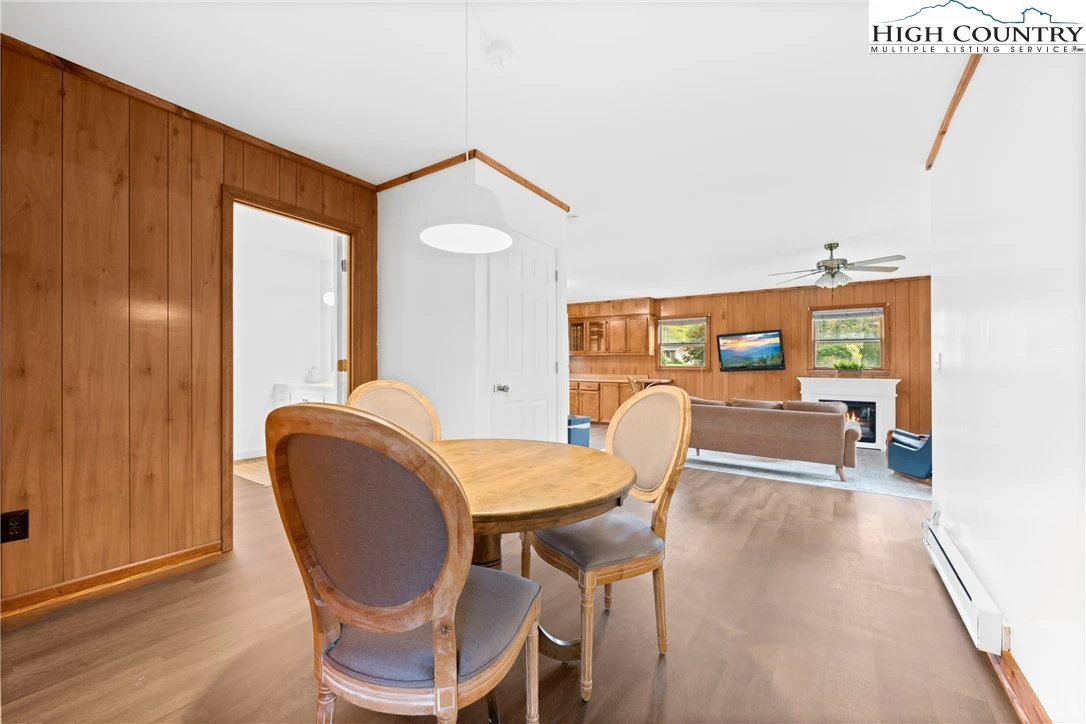 Image number 2 for the current listing
