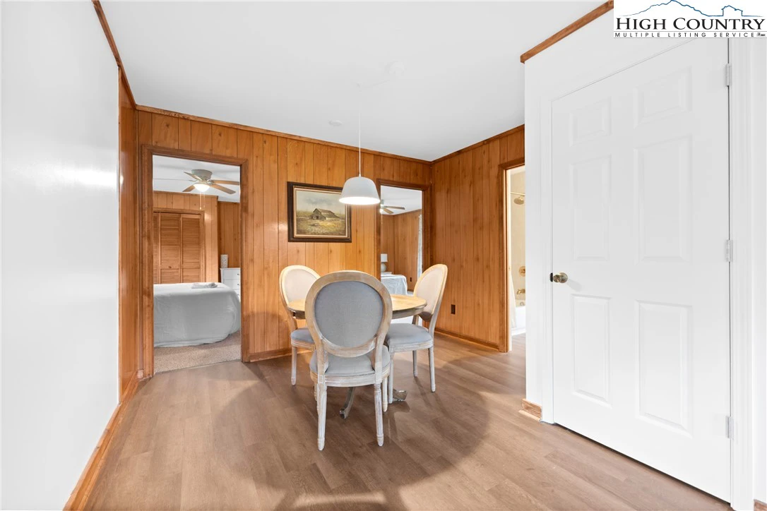 Image number 15 for the current listing
